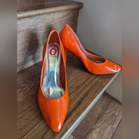 Pointy toe orange patent heels by Red circle. Women's size 10 - Picture 3 of 13